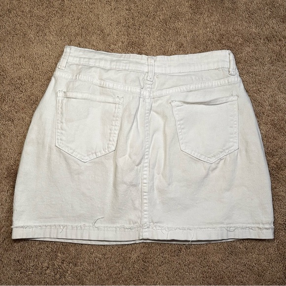 GUC Button Up Skirt - Picture 4 of 4